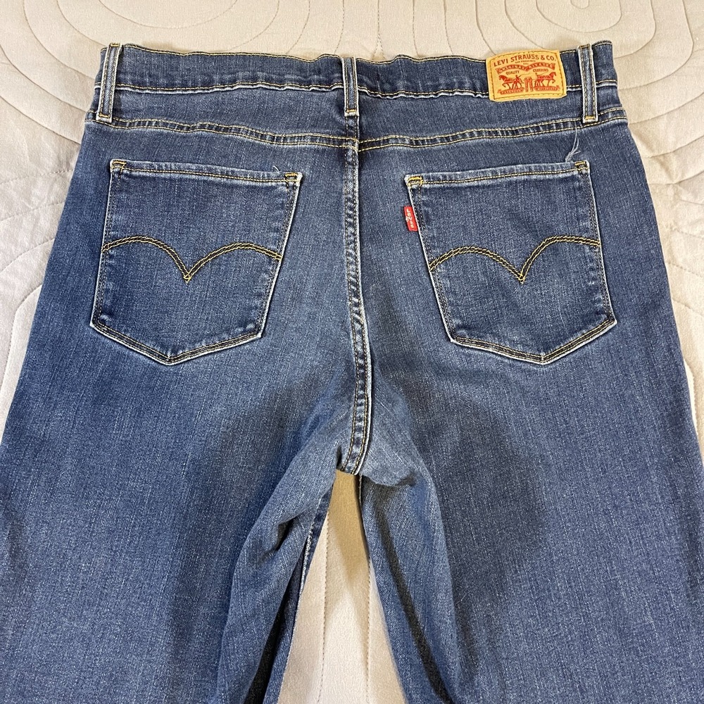 Levi's Womens 724 High Rise Straight Jeans Size 33 Medium Wash Frayed Hems - Picture 12 of 13